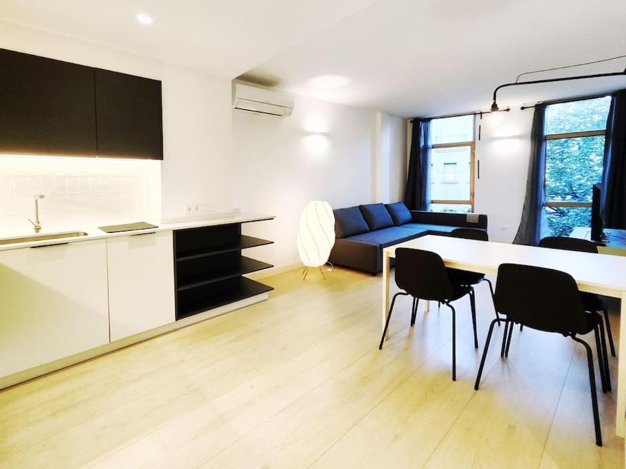 Moderno Apartamento En Terrassa Centro Exterior foto
