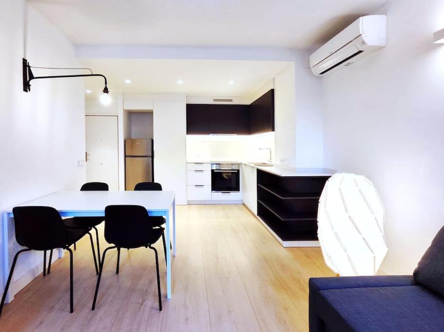 Moderno Apartamento En Terrassa Centro Exterior foto