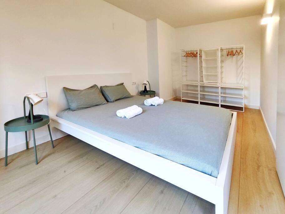 Moderno Apartamento En Terrassa Centro Exterior foto